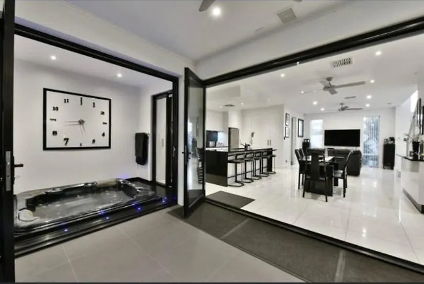 Spectacular Luxury Home Glenelg 0*,